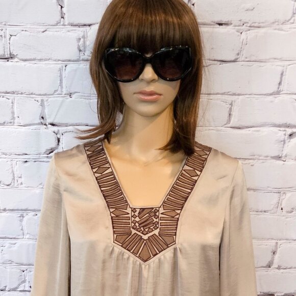 BANANA REPUBLIC - 3/4 sleeve beige/gray v-neck blouse with front detail - Picture 5 of 10